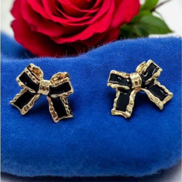 Black & Gold Bow Ribbon Earrings On Trend Bowtie Detail Shaped Bowknot Studs - Picture 1 of 10